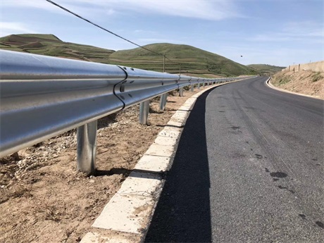 波形護(hù)欄的分類(lèi)、用途、表面處理、特點(diǎn)是怎么樣的？