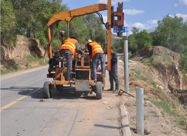 波形護(hù)欄安裝一米人工安裝價(jià)格是多少？